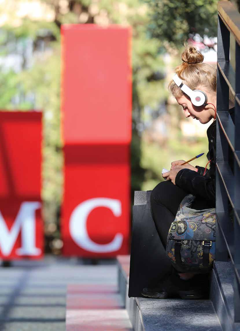 ΣΧΟΛΗ ΝΑΥΤΙΛΙΑΣ Προπτυχιακά Προγράμματα Bachelors BSc (Hons) Maritime Business [Ναυτιλιακές Σπουδές] BSc (Hons) Shipping and Port Management [Διοίκηση Λιμένων και Ναυτιλιακών