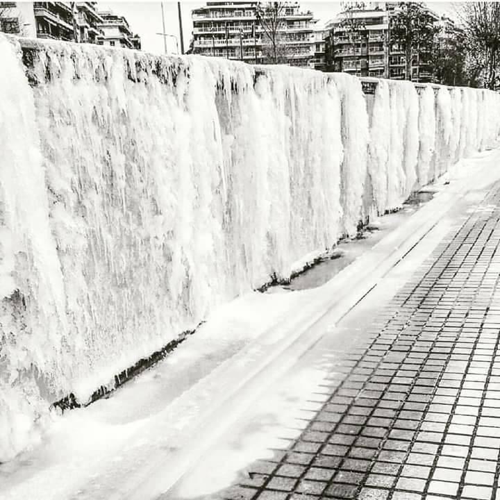 ΔΙΚΤΥΑ ΔΙΑΝΟΜΗΣ ΝΕΡΟΥ Στα σημεία που το δίκτυο διανομής ήταν εκτεθειμένο το νερό πάγωσε.