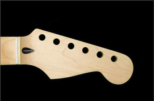 Κεφαλή οργάνου (headstock) Μια κεφαλή αποτελεί μέρος μιας κιθάρας ή παρόμοιου έγχορδου οργάνου, όπως ένα λαούτο, μαντολίνο, μπάντζο, γιουκαλίλι κτλ.