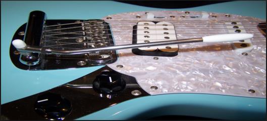 Εικόνα 1-9: Μοχλός απότομης αυξομείωσης τόνου (vibrato arm) Ρυθμιστές ηλεκτρικής κιθάρας (guitar control knobs) Ένα control knob είναι ένας περιστροφικός διακόπτης που χρησιμοποιείται για να παρέχει