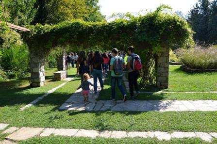 Φυτώριο Αττικής χλωρίδας- Βοτανικός κήπος Βοτανικός κήπος: «υπαίθρια τάξη» για τη διδασκαλία της περιβαλλοντικής Εκ