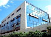 ΚΕΦΑΛΑΙΟ 5 ΣΥΣΤΗΜΑΤΑ ΥΑΛΟΠΕΤΑΣΜΑΤΩΝ ΑΛΟΥΜΙΝΙΟΥ Σχήµα 5-10: Σύστηµα υαλοπετάσµατος ραβδωτής µορφής [CWCT, 2000] Τα υαλοπετάσµατα ραβδωτής µορφής µπορούν να καταταγούν σε τρεις διαφορετικές κατηγορίες: