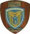 48. Θυρεοί 1540 1541 1542 1543 1544 1545 1546 1547 1548 1549 1550 1551 1552 1553 1554 1540 ΣΧΟΛΗ ΕΙΔΙΚΩΝ ΟΠΛΩΝ ΕΝΟΠΛΩΝ ΔΥΝΑΜΕΩΝ Μεταλλικός θυρεός επί ξύλου. Διαστάσεις 24 χ 16,5 εκ. 40-50 1541 Ν.