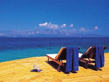 Τα ευρύχωρα, κλιματιζόμενα δωμάτια του Ionian Bungalows Blue & Spa Resort Hotel διαθέτουν μοντέρνα διακόσμηση με ξύλινα δάπεδα και μαρμάρινα μπάνια.