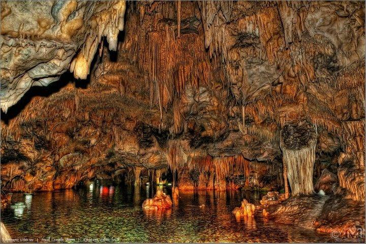 Σπήλαια «Διρού» Μάνης Κάτω απ τα μανιάτικα χώματα κρύβεται μια ανείπωτη ομορφιά, το ωραιότερο λιμναίο σπήλαιο