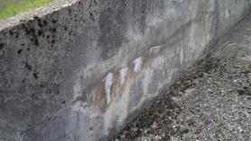 Potrebno je izraditi i montirati zaštitne ograde na bočne