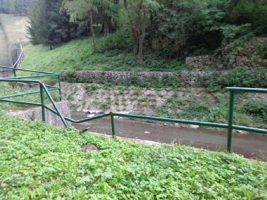 Na situaciji u poglavlju Grafički prilozi prikazana su mjesta ugradnje nove zaštitne ograde