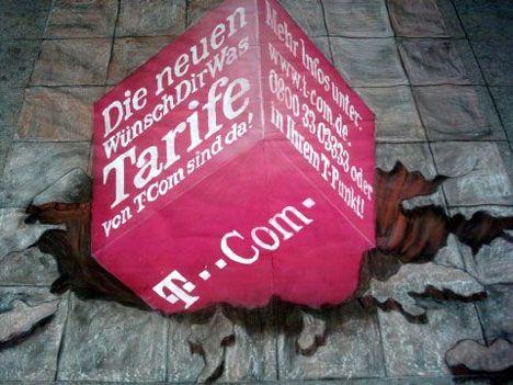 Julian Beever: Master της αναμορφικής τεχνικής, χρησιμοποιεί κιμωλίες και τελειοποιεί την τέχνη του από τα μέσα της δεκαετίας του 90.
