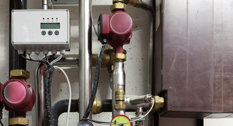 Potenza termica globale/global heat output (max-min) kw Kcal/h 31,8-7 Consumo orario pellet/