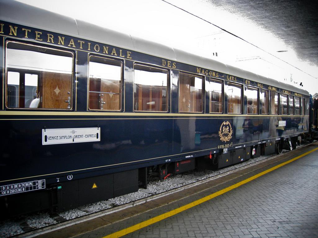 ORIENT EXPRESS Το Οριάν Εξπρές (Οrient Express = Ταχεία της Ανατολής) ήταν το