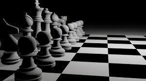 ςκακι Το σκάκι παίζεται πάνω σε τετράγωνη σκακιέρα που έχει οκτώ σειρές (που σημειώνονται με τους αριθμούς 1 ως 8 και ονομάζονται "οριζόντιες") και οκτώ στήλες (που σημειώνονται με τα