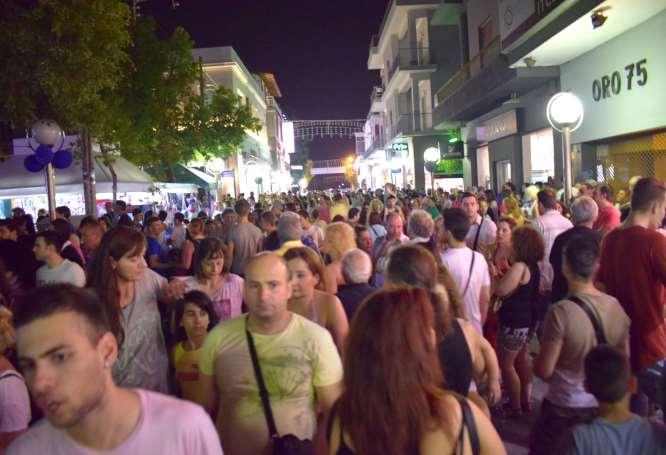 Το αδιαχώρητο δημιουργήθηκε στις πλατείες, τους