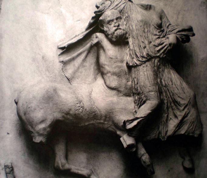 Νότια μετόπη 29 του Παρθενώνος από την Θεσσαλική Κενταυρομαχία. Αθήνα, Μουσείο Ακροπόλεως.