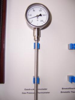 DESCRIEREA LABORATORULUI 17 Termometrul bimetalic Termometrul bimetalic se bazează pe dilatarea diferită a două metale ce au coeficienţi de dilatare diferiţi, alipite,