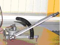 38 MĂSURAREA MĂRIMILOR NEELECTRICE-ÎNDRUMAR DE LABORATOR 3 pask H 10 O g hask [N/m ] unde: H O - densitatea lichidului manometric din aparat (apa: 1000 kg/m 3 ); H O g - acceleraţia gravitaţională (g