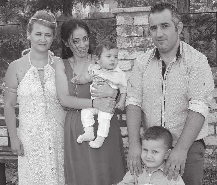 Ευχόμαστε στους ευτυχισμένους γονείς Γιώργο και Σοφία, στον παππού Λάμπρο και στη γιαγιά Μαρία να τους ζήσει.