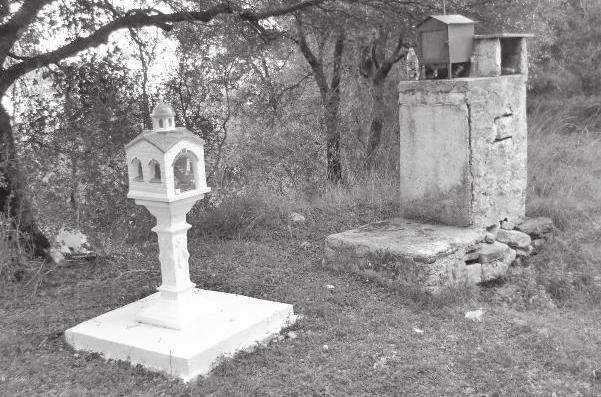 Είναι κτισμένος σε ένα πανέμορφο μικρό λοφίσκο εκκλησιαστικής ιδιοκτησίας, εκτάσεως δυόμισι στρεμμάτων, με πανορατου Παύλου Γ.