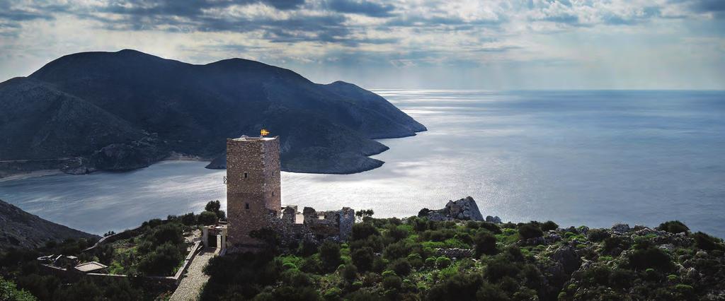 Θεοφάνεια στην Αγέρωχη Μάνη! Πύργοι, πέτρα, γαλάζιο και Φώς! Ολόγυρα παραμένει σαν άθικτη η Ιστορία της υπερήφανης και ανυπότακτης Μάνης.