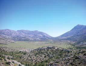 ολίνη στον Ψηλορείτη Oροπέδιο της Nίδας (Πόλγη) Ο ασβεστόλιθος είναι λίγο διαλυτός στο καθαρό νερό. Η διαλυτική του δράση αυξάνεται µε τον εµπλουτισµό του σε νερό και CO2.
