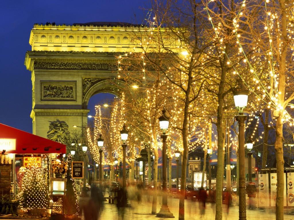 Παρίσι 5,6ημ * Εορτές * Η «Πόλη του Φωτός»: Πόλη-φετίχ κι ένας από τους διαχρονικά δημοφιλείς προορισμούς στον κόσμο, συνδυάζει το καρτποσταλικό με το μοντέρνο και το ρετρό με το αβανγκάρντ.