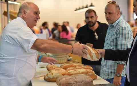 Συμπληρωματικά προϊόντα αρτοποιίας ζαχαροπλαστικής Πρώτες ύλες ζαχαροπλαστικής Δίκτυο Πωλήσεων Το άρτια οργανωμένο τμήμα πωλήσεων, φροντίζει συνεχώς για την άριστη και άμεση εξυπηρέτηση των πελατών