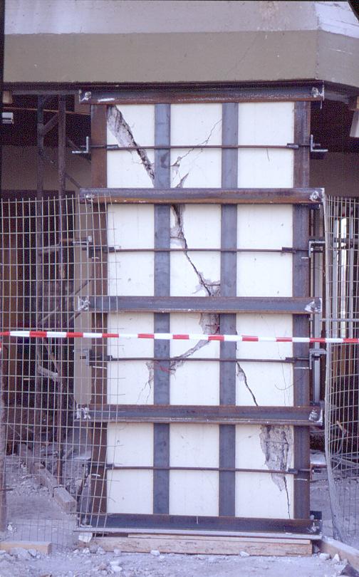 δυνατότητα µεταφοράς ενός τµήµατος των κατακόρυφων φορτίων του υποστυλώµατος.