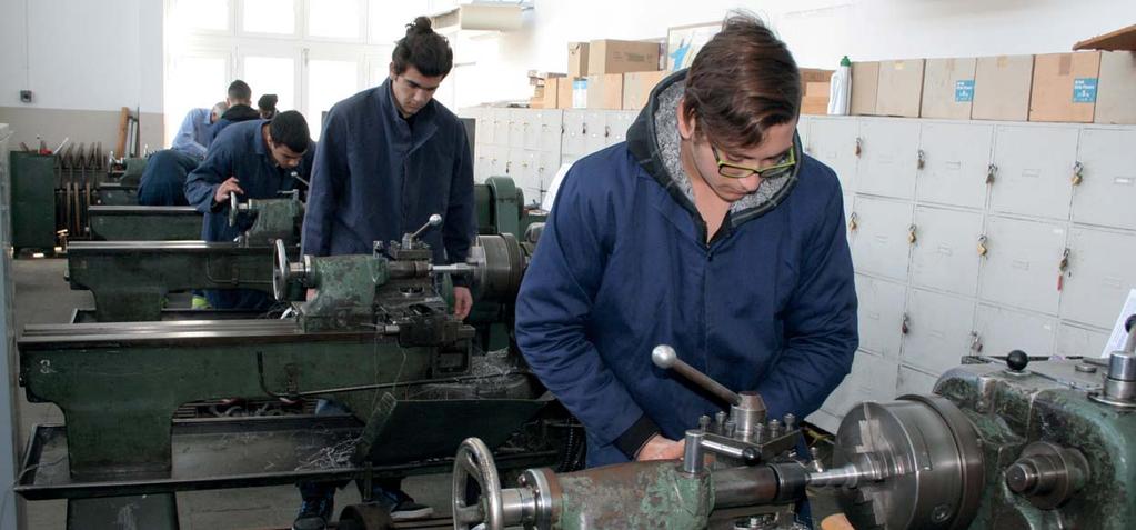 Τι είναι ο Τεχνικός Ελασματουργίας- Συγκολλήσεων, Μεταλλικών Κατασκευών και Σωληνώσεων Φυσικού αερίου Ο/Η απόφοιτος της ειδικότητας χειρίζεται μηχανήματα για την κατεργασία και διαμόρφωση μεταλλικών