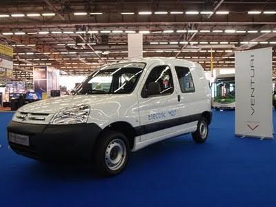 8. CITROEN BERLINGO ELECTRIQUE VENTURI Τέλος 2010 Γενικά Χαρακτηριστικά: Διαστάσεις; Μ 4,14 m x Π 1,96 m x Υ 1,82 m Αριθμός θέσεων 2 Κίνηση Εμπρόσθιοι τροχοί Ηλεκτρικός κινητήρας 42 kw Αυτονομία 120