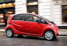 11. MITSUBISHI i-miev Τέλος 2010 Γενικά Χαρακτηριστικά: Διαστάσεις; Μ 3,395 m x Π 1,475 m x Υ 1,600 m Αριθμός θέσεων 4 Κίνηση Οπίσθιοι Τροχοί Ηλεκτρικός κινητήρας 47 kw Αυτονομία 144 km Μέγιστη