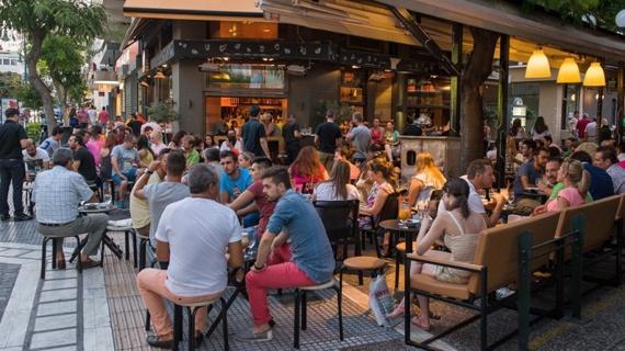 προσωπικού, τα δημοτικά τέλη για τα τραπεζάκια έξω, καθώς και τα πρόστιμα από την πολεοδομία και τη δημοτική αστυνομία, που θεωρούνται πάγιες δαπάνες.