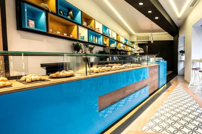 Το Farnese είναι ένα πρωτότυπο StreetCafé ευρωπαϊκών προδιαγραφών στη Λάρισα. Ένας χώρος διαφορετικός και προσεγμένος μέχρι και την τελευταία λεπτομέρεια.