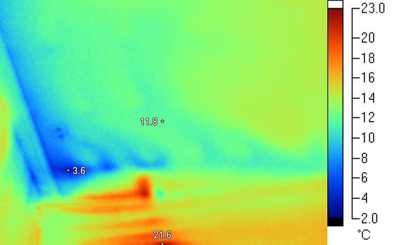 Pirmā un otrā stāva pārsegumos izmantotas koka konstrukcijas ar siju biezumu 250 mm un soli 900 mm. Sijas balstītas uz nesošajām sienām.