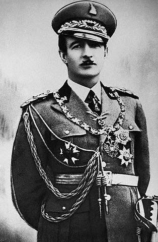 Ο Αχμέτ Ζώγου, Βασιλεύς των Αλβανών (ανακηρύχθηκε βασιλιάς την 1η Σεπτεμβρίου 1928) Ο Ζώγου