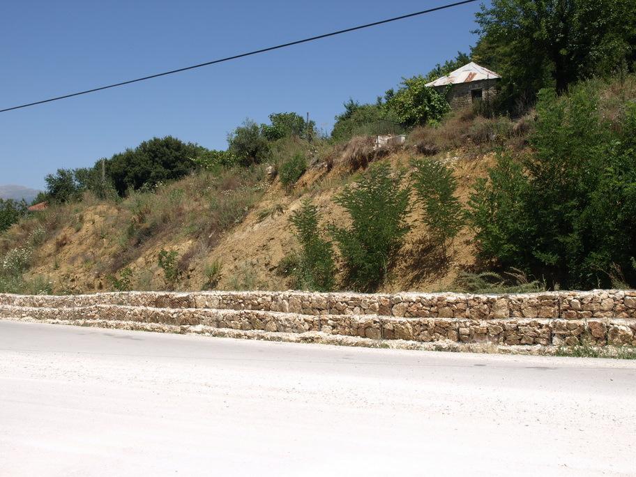 Τέλος, συρµατοκιβώτια και τοιχία αντιστήριξης