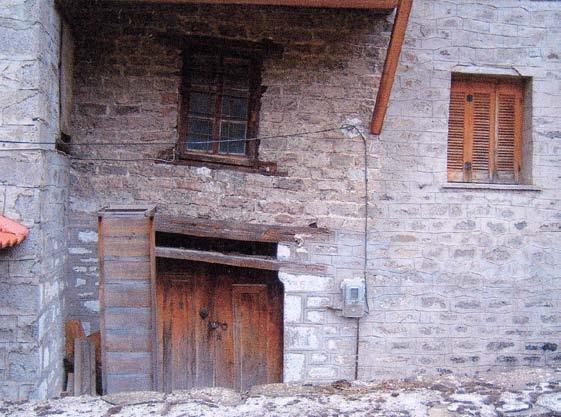 Εικόνα 70 Η ίδια οικία επίσης, µε καταστροφές
