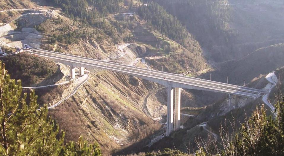 γέφυρας στην Ελλάδα L = 390m, maxl= 300m σύμμικτο κατάστρωμα τόξα κιβωτιοειδούς διατομής 1600-1800