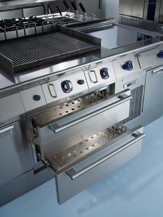 Removes calcium deposits from the kitchen equipment, protecting the equipment and helping in its effective cleaning.