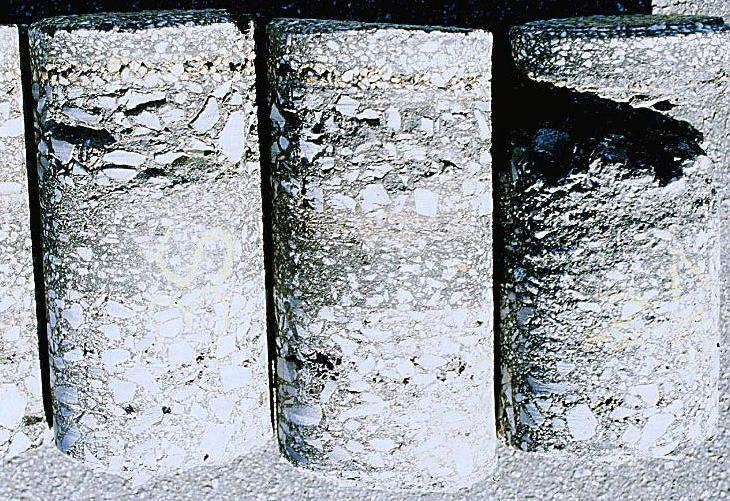 φθαρμένα και μη σημεία και να διαπιστώνεται το βάθος ρηγματώσεων και η θέση αδύναμων στρωμάτων (Εικόνα 2.3).