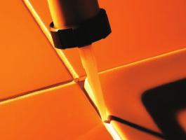 a poter ARDEX E 90 zušľachťujúca umelohmotná disperzia ARDEX FB 9 L flexibilné tekuté lepidlo pre celoplošné lepenie, sivé ARDEX X 78 S MICROTEC flixibilná lepiaca malta na podlahu, rýchla ARDEX N 23