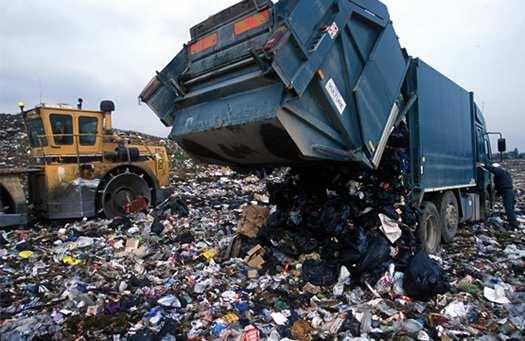 Транспорт отпада Транспорт смећа врши се са 2 возила камион смећар и камион сандучар који служи за сакупљање и превоз рециклажног материјала, као и са два камиона смећара у резерви који се ангажују у