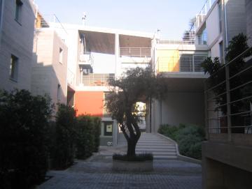 και διαμορφώνονται νέες κοινωνικές γεωγραφίες.
