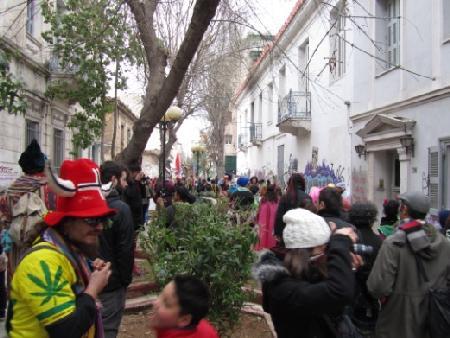 ολόκληρη κατάσταση παίζουν και άλλες τέτοιες καταστάσεις να γίνουν στο μέλλον απλώς αυτή ήταν ωραία γιατί ήταν καρναβάλι Η.