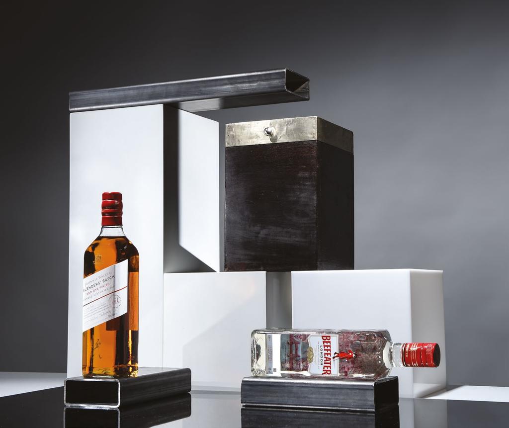 32 33 Wooden Chest #1824A 1b. Johnnie Walker Red Rye 0.7lt 1b. Beefeater 0.7lt 76.66 61.