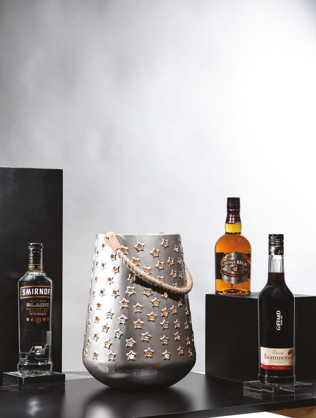 54 + ΤΑΧ White Leather Box Large #1827A 1b. Absolut 0.7lt 1b. Roe & Co Whiskey 0.7lt 1b. Dewar s 0.7lt 1b. Beefeater 0.7lt 136.64 110.
