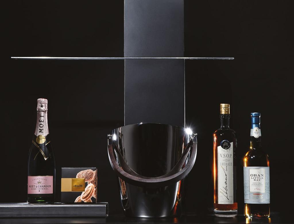 09 Square Lantern with Black Leather Large #1806A 1b. Gin Mare 0.7lt 1b. Chivas Regal 18yo 0.7lt 1b. Don Julio Reposado 0.7lt 1b. Havana Dark 7yo 0.7lt 1p.