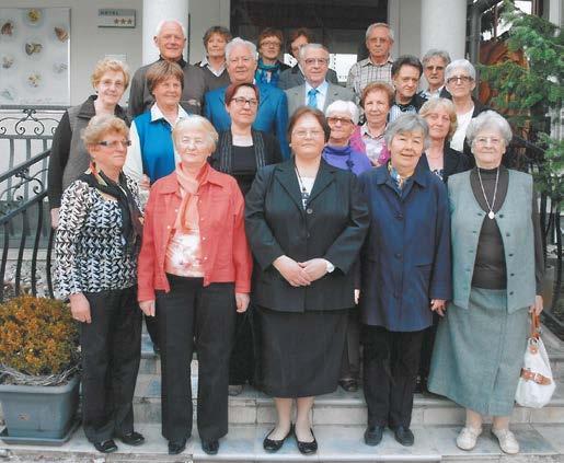 40 povezani smo foto Olga Aplinc, vodja Kemije, Metal Ravne Stanko Jelen 16. srečanje zaposlenih v kemijskih laboratorijih Šestnajst let pravzaprav ni veliko.