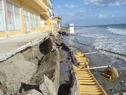 Επιπλέον, η περιοχή μελέτης έχει υποστεί τα τελευταία χρόνια πλημμυρικά επεισόδια λόγω μετεωρολογικής παλίρροιας (Εικ.