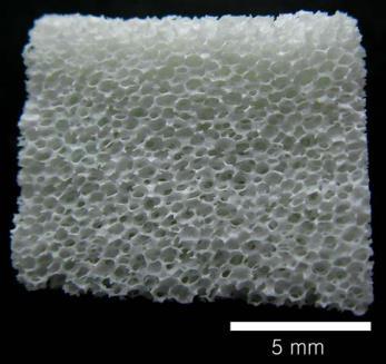 3 mm 3 ) i b-posle freeze drying -a (14.8 x 15 x 5.8 mm 3 ) (J Mater Sci: Mater Med DOI 10.