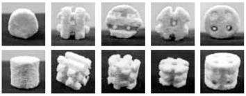 72: a) Različite forme skafolda dobijene metodom 3D štampe; b) SEM:Tipičan izgled mikrostrukture skafolda (Materials Science and Engineering C 20 (2002) 49 56) Metoda modelovanja depozicijom rastopa: