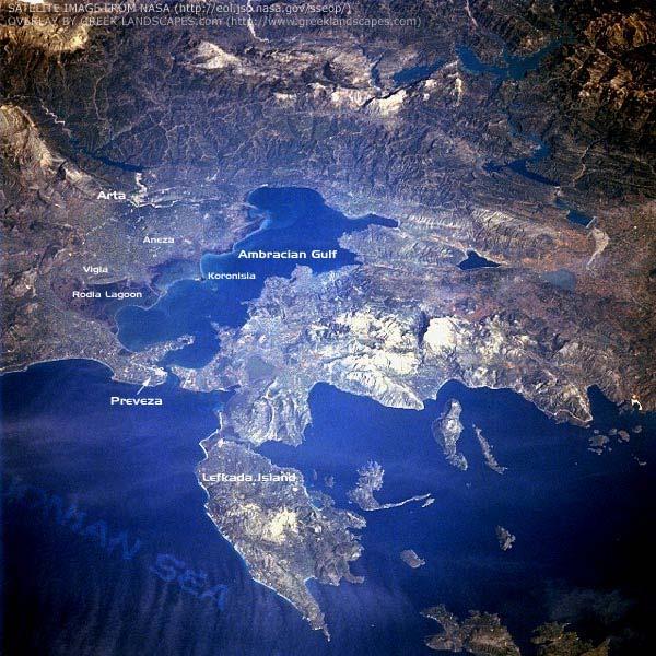 Κεφάλαιο 2 2.3.5 Το θαλάσσιο σύστηµα του Αµβρακικού κόλπου Ο Αµβρακικός Κόλπος, εκτείνεται µεταξύ Στερεάς Ελλάδας και Ηπείρου, έχει έκταση 406 km 2 (Τζιαβός Χ.